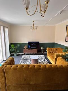 3BR Flat Sleeps 6 West End Sights Driveway - Glasgow - 9