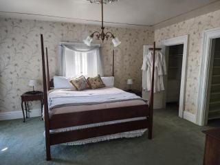 Carriage House Bed and Breakfast - Monroe - 1