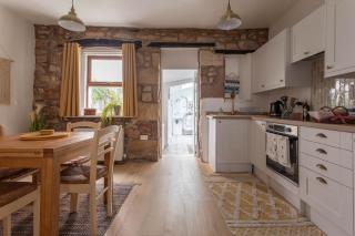 Fisherman's Cottage by the sea - Morecambe - 0
