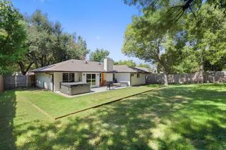 The Austin Hideaway Hot Tub and Firepit - Austin - 8