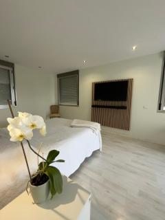 Villa Oasis en Madrid con 3Hab, 4baños y elegante piscina - Villanueva del Pardillo - 5