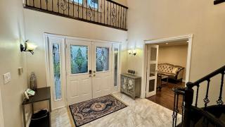 Massive Luxury Retreat with Gym, Sauna, Games and More - Mississauga - 6