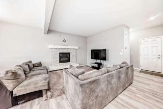 Walden Mount Villa - Calgary - 4