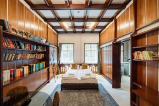 Homely Berlin - Library Style , Wooden Walls , Spacious , Friedrichshain - Berlim - 0