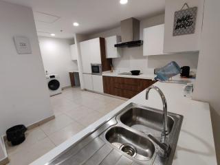 Modern ONE Bedroom Apartments in Gold Crest Mall With Al Fateh Store - Dargai - 4