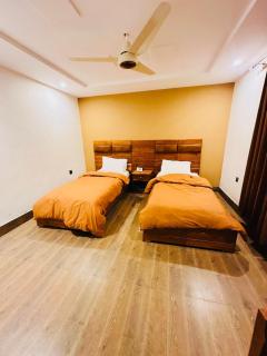 Hotel Luxy Skardu - - 5