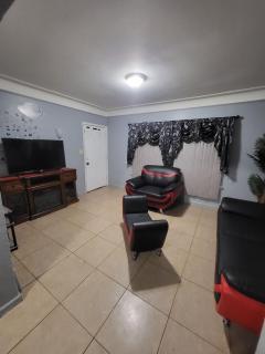 At the Center of Dearborn, MI 2 Bedroom apartment with backyard and balcony - Dearborn - 0