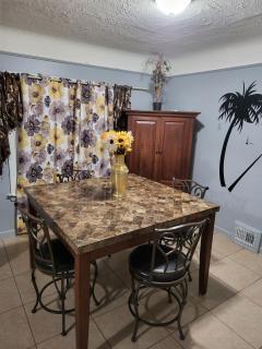 At the Center of Dearborn, MI 2 Bedroom apartment with backyard and balcony - Dearborn - 9