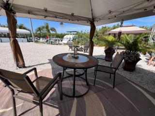Waterfront Escape Kayaks Fishing Crabbing Dock Your Boat Tropical Paradise Camper - Palmetto - 2