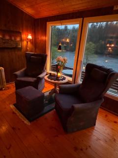Lakeside cabin - - 4
