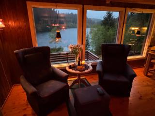 Lakeside cabin - - 3