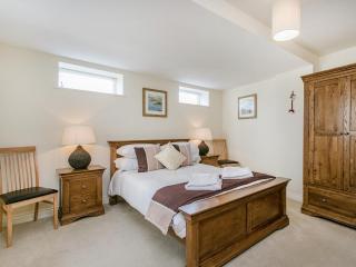 4 Bed in Brixham BX072 - 0