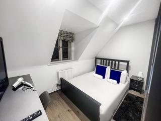 MK Cosy & Comfy Corner - Broughton - 8
