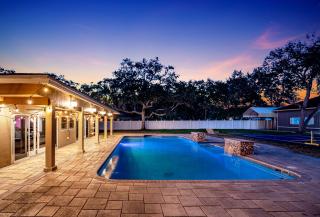 Luxury Villa with Pickleball Court, Heated Pool, Treehouse and Game Room - 9