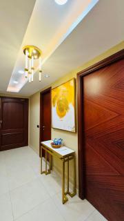 Luxurious One-Bedroom Gold Crest Apartment with Stunning Balcony Retreat DHA Lahore - Dargai - 9