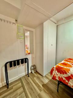 Private Room on the 1st Floor with Shared Bathroom near Airport and Downtown Seattte - Seattle - 1