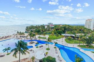 Beachfront Oasis with Pool Views and Balcony - Nuevo Vallarta - 9