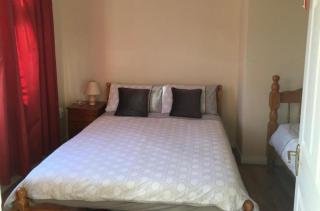 Private Bedrooms at Homestay Student Accommodation Rahoon - Galway - 4