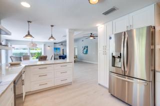 Spacious Canal Front Home with Private Heated Pool on AMI - Anna Maria - 3
