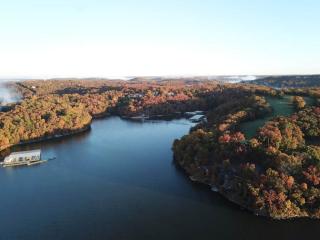 Treetop Village-2Bed2BathPoolsDock6-8PP - Four Seasons - 3