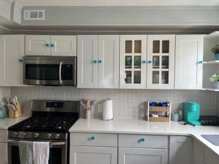 Summer Sunset Hideout 3-5 Bedrooms and 4 Baths - Pleasantville - 0