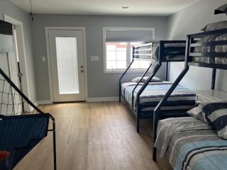 Summer Sunset Hideout 3-5 Bedrooms and 4 Baths - Pleasantville - 3
