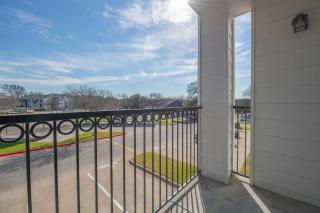 Private Gated 4BR 4BA Home Away From Home Near DT - Austin - 7