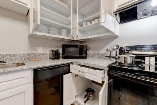 Private Gated 4BR 4BA Home Away From Home Near DT - Austin - 3