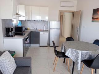 Charming 2-Bed Apartment in Okrug Gornji - Trogir - 9