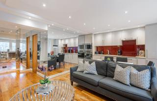 Elegant Ground Floor Apartment with Harrods View and AC in Knightsbridge - Londra - 6