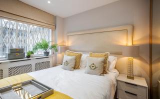 Elegant Ground Floor Apartment with Harrods View and AC in Knightsbridge - Londra - 0