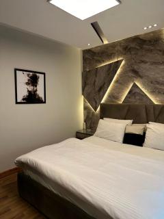 1 Bedroom Luxury Apartment in F-10 - Islamabad - 0