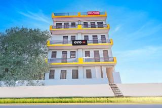 Hotel O Four Square Guest House - Gurgaon - 0