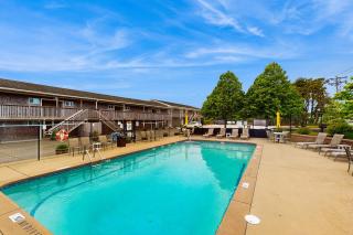 Large Studio with Patio and Pool - North Truro - 8