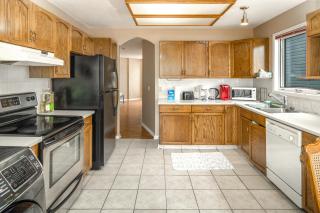 Airport 4BR2BA Double Garage Pet Friendly - Calgary - 7
