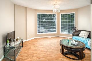Airport 4BR2BA Double Garage Pet Friendly - Calgary - 2