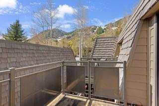Remodeled Aspen Townhouse – Walk to Everything - 3