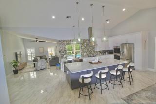 Blue Haven Villa 3 Bedroom 2 Bathroom Home - 9