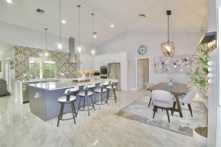 Blue Haven Villa 3 Bedroom 2 Bathroom Home - 5