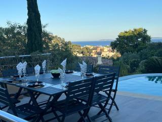 Les hauts d'Ou Souleou, villa contemporaine 8 personnes, piscine à débordement, jacuzzi intégré, très belle vue mer et collines - Bormes-les-Mimosas - 9