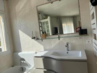 Les hauts d'Ou Souleou, villa contemporaine 8 personnes, piscine à débordement, jacuzzi intégré, très belle vue mer et collines - Bormes-les-Mimosas - 6