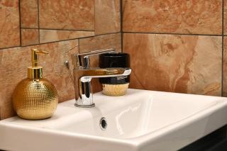 Sip & Sleep - A Vineyard Microhome Experience - - 3