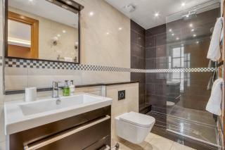 Spacious 3BR Flat with AC 3 Ensuite Bidets Near Selfridges and Hyde Park - Londra - 5