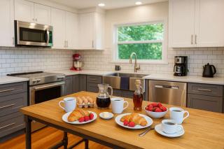 3BD Remodeled Home Near Beach - Seattle - 1