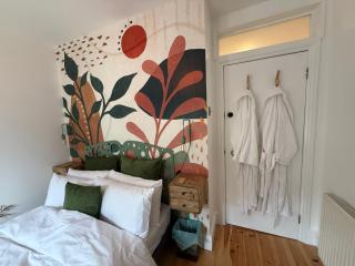 Seaweed Suite, secluded seaside stay with garden view - Newquay - 6