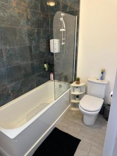 Orchard Court Spacious 2 bedroom apartment - Wednesbury - 4