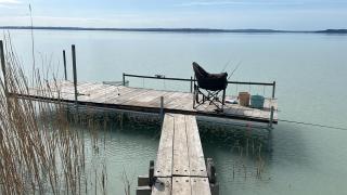 Retro Lakefront House With A Dock - 0