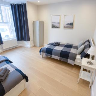 2-Bedroom Garden Flat - Modern, Bright - A - 6