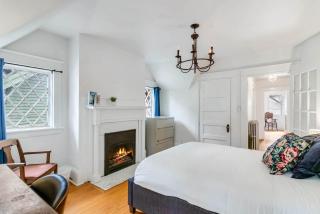 Spacious Historic Home Downtown Moncton Stay - Moncton - 1