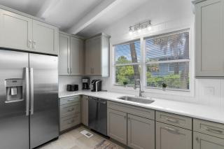 Dale's Coastal Retreat Pet Friendly w/ Ocean Views - Pawleys Island - 1